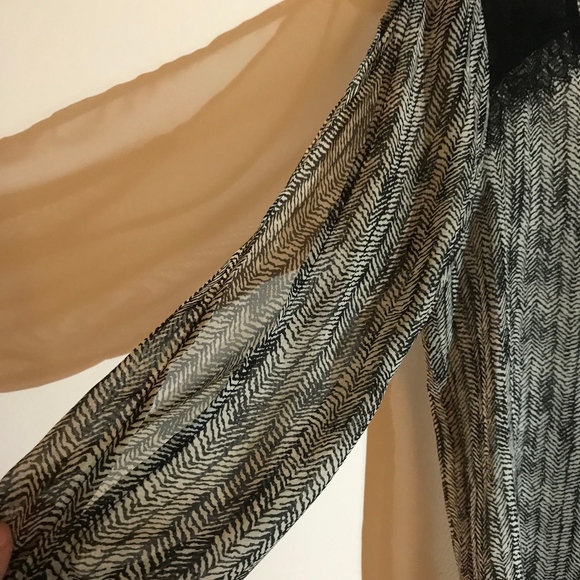 Peek a Boo Black and White Blouse - Picture 2 of 4